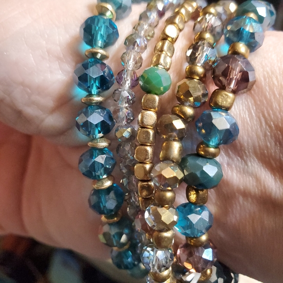 Stunning blue crystal set Necklace & 5 bracelets - Picture 7 of 9